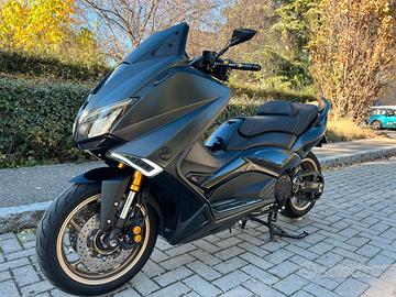Yamaha T max 530 Iron Max- da vetrina