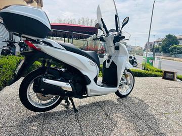 HONDA SH 300 i TCS TUTTO INCLUSO ANCHE PASSAGGIO