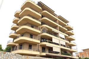 4 LOCALI A REGGIO DI CALABRIA