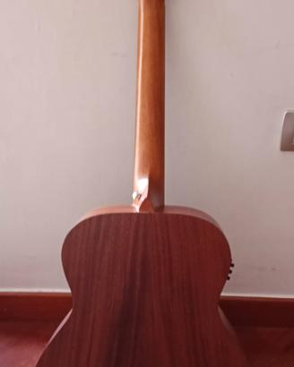 Chitarra acustica traveller elettrificata