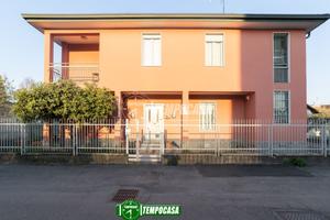 VILLA SINGOLA CON 300MQ DI GIARDINO PRIVATO!