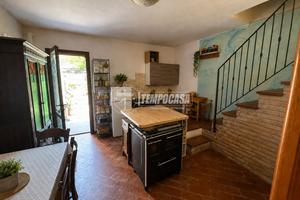 Porzione di casa con ingresso indipendente e giard
