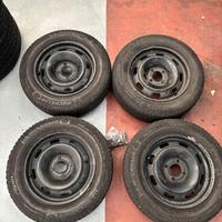 4 Cerchi Ferro e gomme invernali 15 Pollici Peugeo