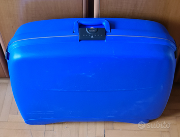 Valigia Roncato Made in Italy blu con serratura