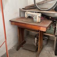 Mobile con macchina da cucire