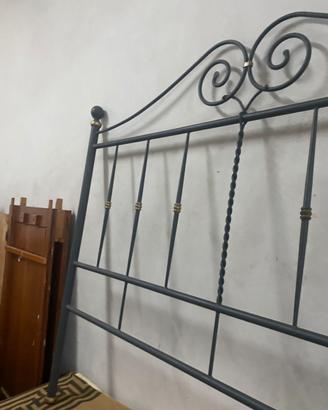 Testata in ferro battuto
