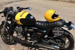 Triumph thunderbird 900