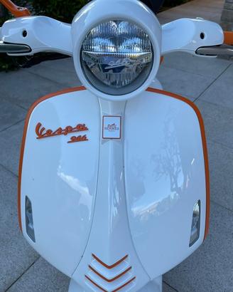 Vespa 946