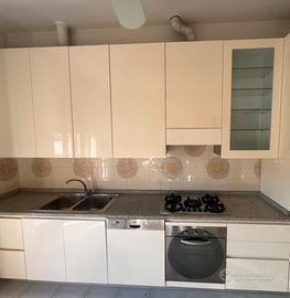 Cucina lineare “CAMAGNI” bianco lucido
