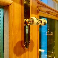 Maniglie BAL in ottone e ceramica decorata