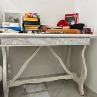 Scrivania in legno massiccio