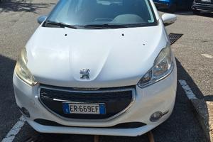 Peugeot 208 bianca I serie
