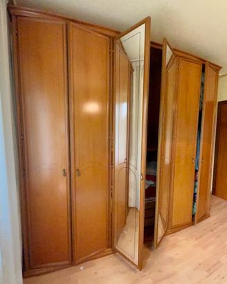Armadio in noce con cassettiera interna 2,82x2,55
