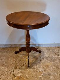 Piccolo tavolo tondo in legno stile Luigi Filippo