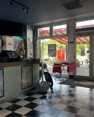 NEGOZIO A FORLÌ