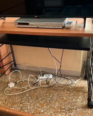 Scrivania con rotelle e mensola estraibile