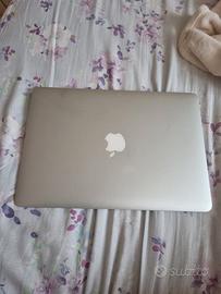 Apple MacBook Air 13" (Intel Core i5, 8GB RAM)