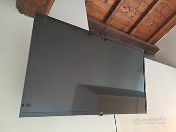 TV All Star 42" con supporto da parete orientabile