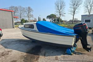 barca cabinata pilotina