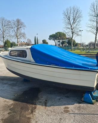 barca cabinata pilotina