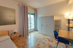 Singola con balcone di fronte uni s.giulia