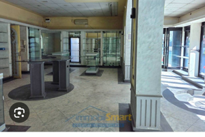 Disponibile locale commerciale mq 120