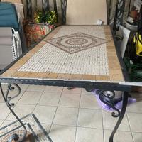 Tavolo ferro battito con mosaico in travertini
