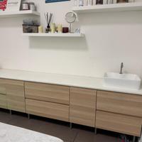 Mobiletto completo con lavandino e rubinetto