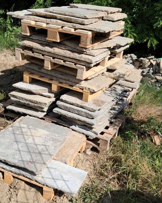 Lastre di pietra antiche