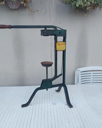 Tappatrice a mano per tappi in sughero