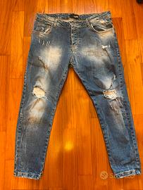 Pantaloni Jeans strappati taglia 46