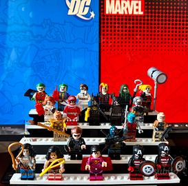 Minifigure lego set con base Dc e Marvel