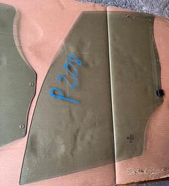 Vetro anteriore Peugeot 208 destro lato passeggero