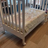 lettino con sponde abbassabili/removibili