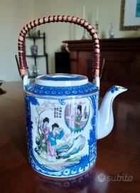 Teiera in porcellana giapponese.