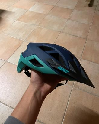 Casco leatt L