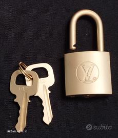 Louis Vuitton lucchetto color oro satinato 