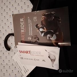 Giubbotto, casco per andare a cavallo