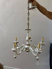 Lampadario in porcellana di Capodimonte