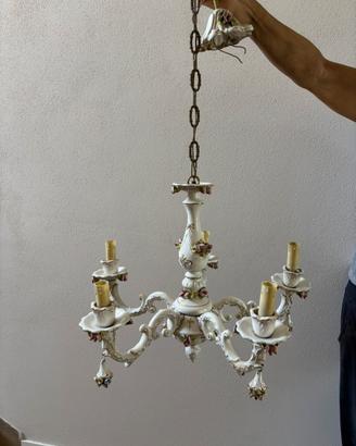 Lampadario in porcellana di Capodimonte