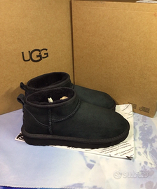 Stivali UGG da donna in nero 36