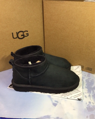 Stivali UGG da donna in nero 36