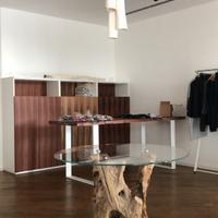 Tavolo rotondo piano in vetro - legno naturale