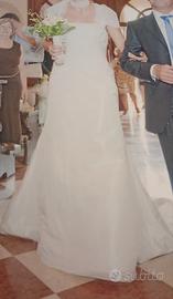 Abito da sposa con coprispalle 