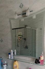 specchio bagno faretti e mensola 