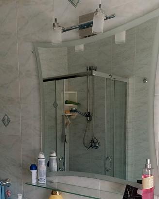 specchio bagno faretti e mensola 