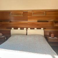letto matrimoniale con testata in legno 