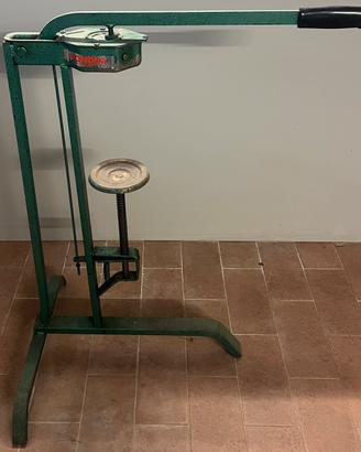 Tappatrice a colonna MONDIAL per vino/birra
