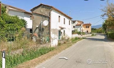 Terratetto da ristrutturare con giardino 110mq