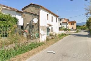 Terratetto da ristrutturare con giardino 110mq